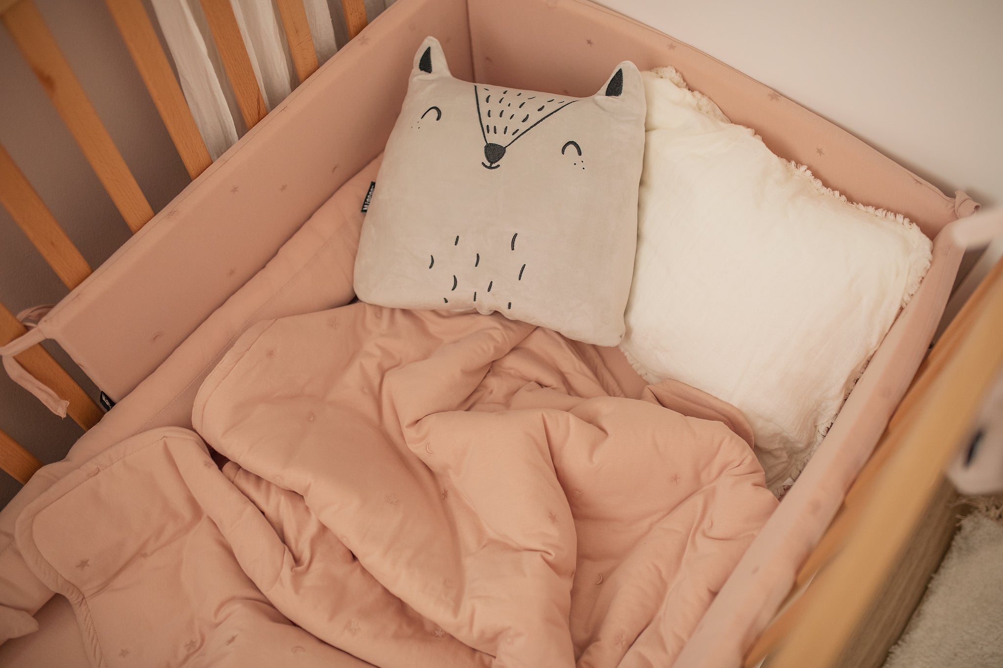 หมอนกำมะหยี่ - FOX