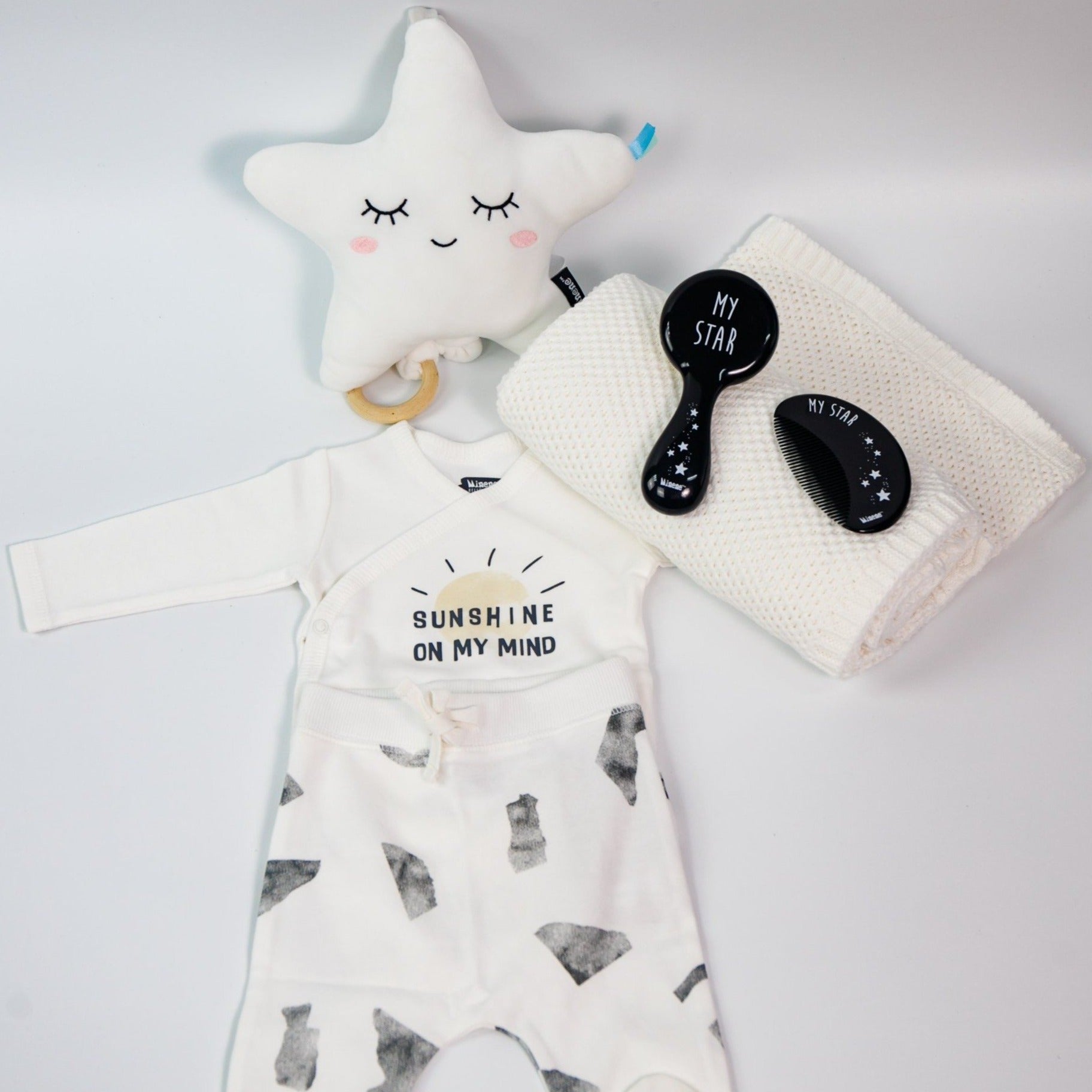 Chic Newborn Gift Set