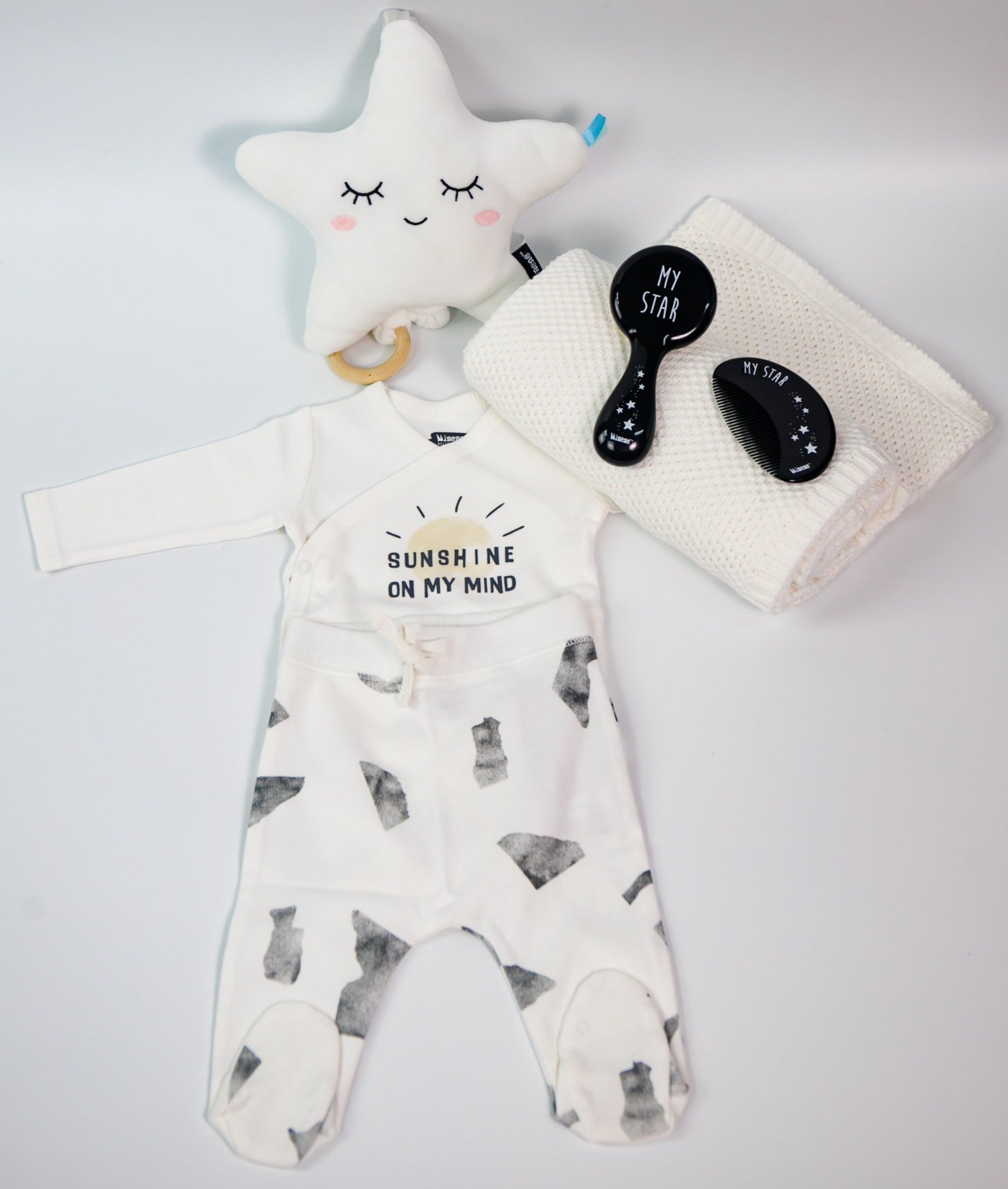 Chic Newborn Gift Set