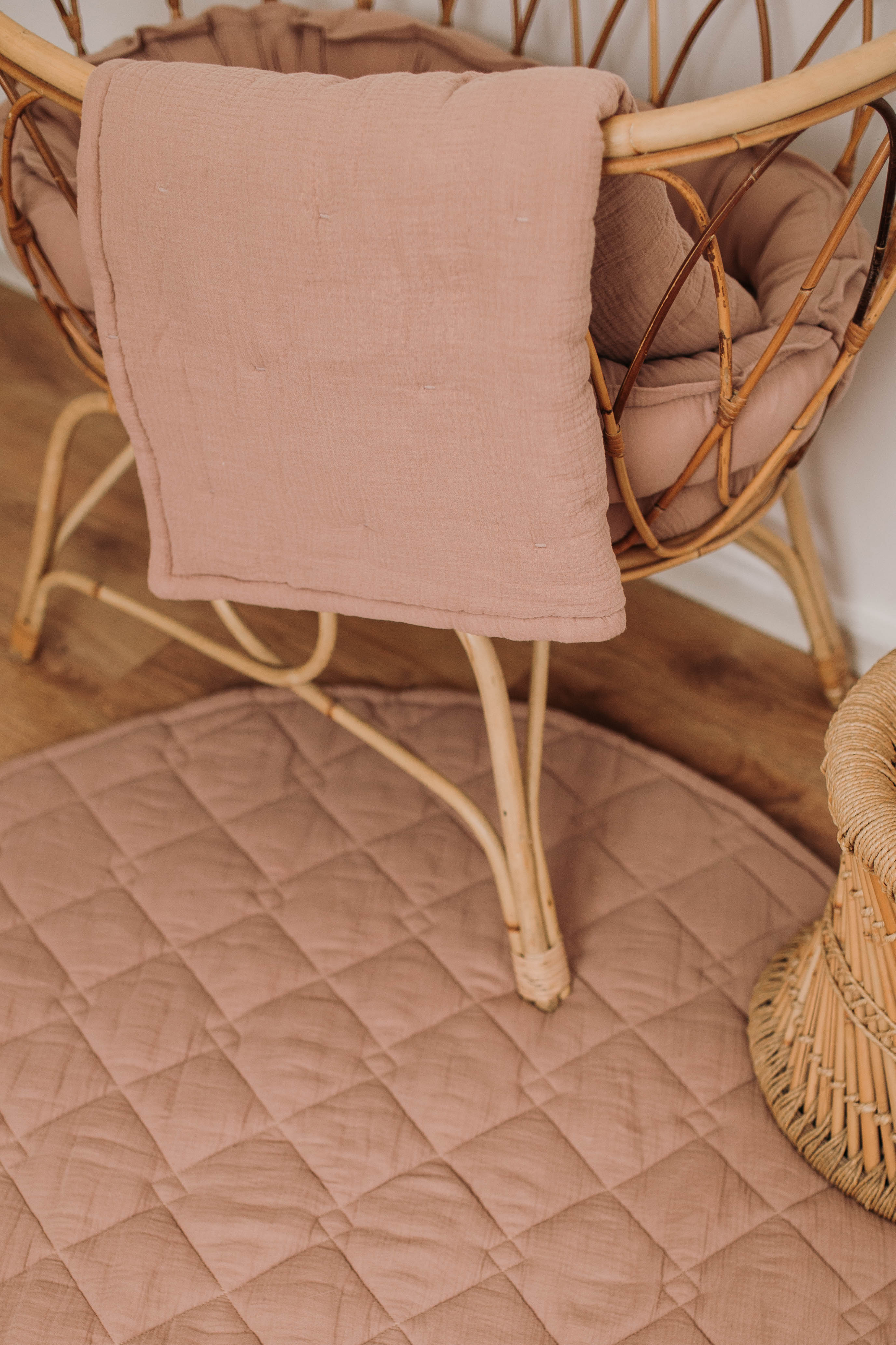 เสื่อเล่นผ้าฝ้ายมัสลินทรงกลมแบบเย็บลายควิลท์ ขนาด 120 ซม.